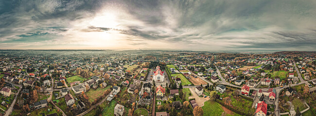 Obraz premium nowoczesna wieś Czyżowice w Gminie Gorzyce na Śląsku w Polsce, panorama jesienią z lotu ptaka