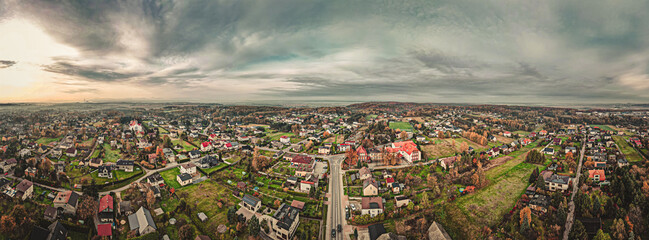 nowoczesna wieś Czyżowice w Gminie Gorzyce na Śląsku w Polsce, panorama jesienią z lotu ptaka © Franciszek