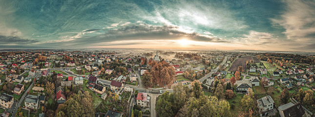 Gorzyce, nowoczesna wieś na Śląsku w Polsce panorama jesienią z lotu ptaka © Franciszek