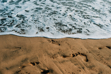 Playa. Paisajes de playa de Gran Canaria, España. Viaje por la costa. Dunas y arena con mar. Texturas de arena. Dunas de arena.