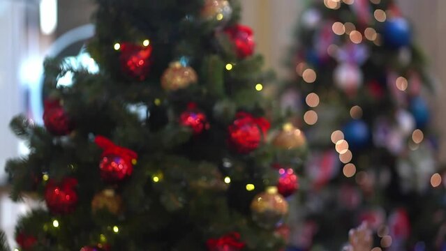 Stock video of a Christmas tree with Christmas lighting.
