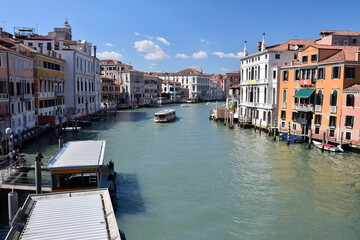 Fototapeta na wymiar Le Grand Canal, vu depuis le us depuis le Ponte dell'Accademia