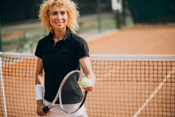 Female tennis player at the tennis court