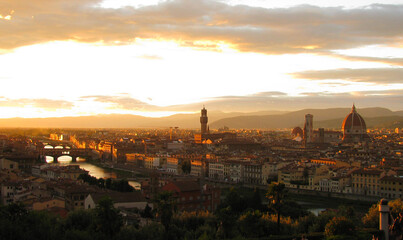 Fototapeta na wymiar sunset in Florence over arno river city landscape
