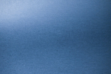 Fondo abstracto con textura y suave degradado de luz en tonos azules y blancos