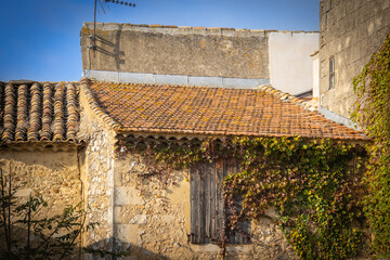 Fototapeta na wymiar petite maison de charme en Provence