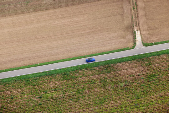 Landstra&szlig;e aus der Vogelperspektive