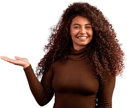 Beauty portrait of a Brazilian woman with afro hairstyle and glamour makeup. Latin woman. Mixed race. Curly hair. Hair style. Transparent background. Showing side. PNG