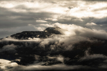 Obraz premium Cloudy mountains