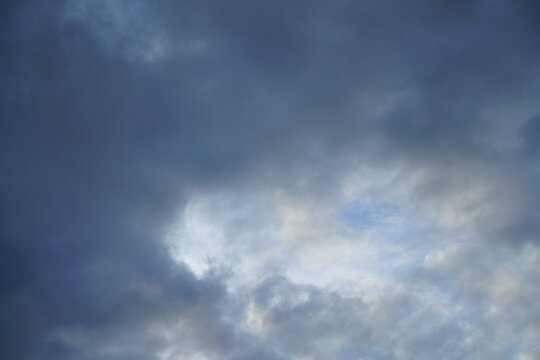 Wolken Gebilde mit blau, grau und wei&szlig;