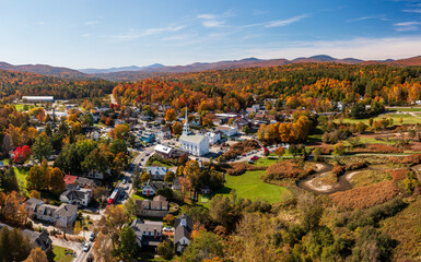 Panoramic aerial view of the town of Stowe in Vermont in the fall - obrazy, fototapety, plakaty