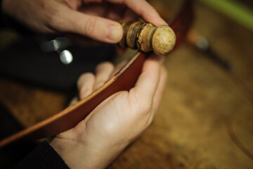 finishing the edge of the hand made leather belt 