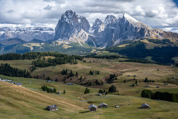 Fototapeta na wymiar Fall in Dolomites, Italy 