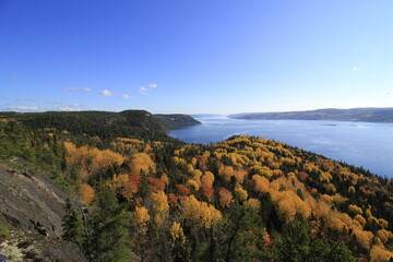 Naklejka premium Automne sur le fjord du Saguenay