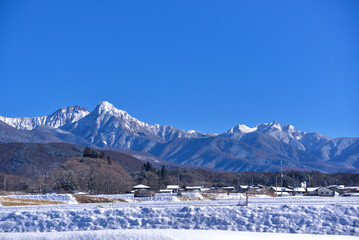 Fototapeta na wymiar 冠雪の八ヶ岳　冬