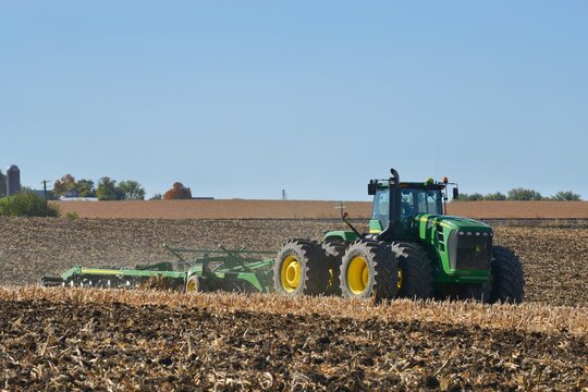 FAIRDALE, ILLINOIS - October 19,2022:John Deere 9630 tractor pulling a John Deere 2720 disk ripper
