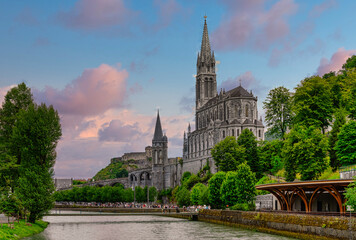Fototapeta na wymiar View of the Basilica of the Sanctuary of Our Lady of Loudes in France 