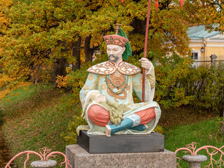 Alexander Park (Tsarskoye Selo). The Big Chinese Bridge, statues of Chinese in national dress.