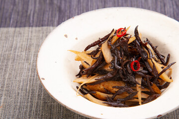 ヒジキと牛蒡のキンピラ　日本