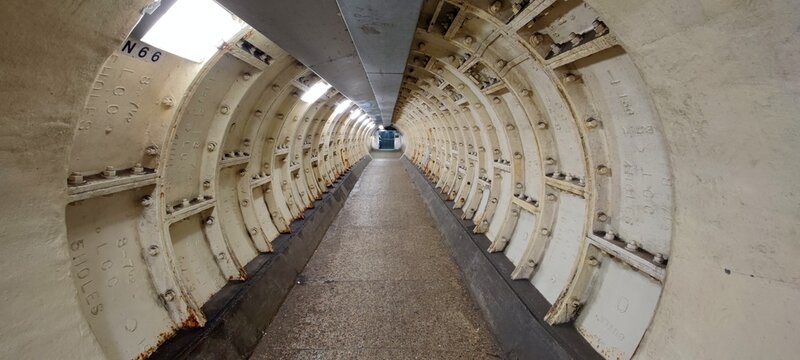 Alter Fu&szlig;g&auml;ngertunnel unter der Temse