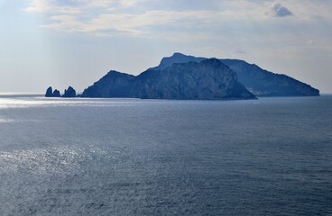 Fototapeta na wymiar Massa Lubrense - Panorama di Capri dal sentiero di Via Minerva
