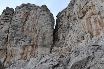 Fototapeta na wymiar Massa Lubrense - Sentiero tra le rocce dalla Grotta Minerva