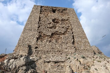 Fototapeta na wymiar Massa Lubrense - Torre Minerva dall'estremità di Punta Campanella