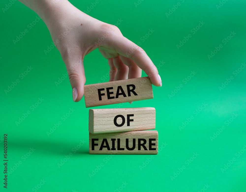 Fototapete fear of failure symbol. concept words fear of failure on wooden blocks. beautiful green background. 