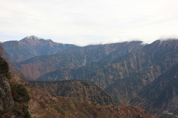 秋の黒部。大観峰からの風景。左から牛首・鹿島槍ヶ岳・布引山。