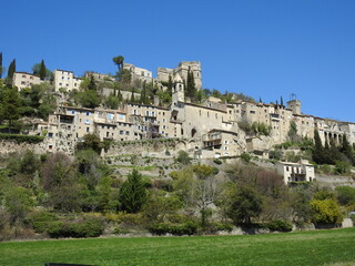 village perch&eacute;