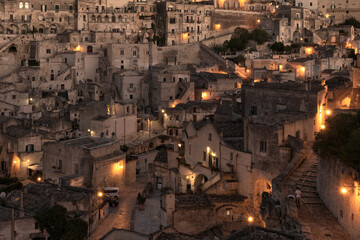 Nachtaufnahme der Stadt Matera in Basilikata, Italien