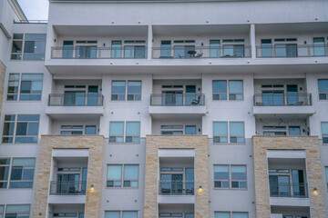 Fototapeta na wymiar Facade of an apartment building views from Butler Metro Park- Austin, Texas