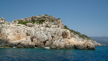Fototapeta na wymiar Mountain of rocks in the foreground over the sea