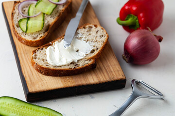 Sandwich making