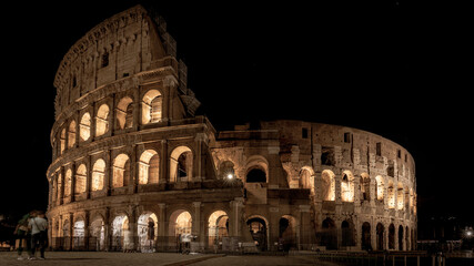 Fototapeta na wymiar colosseum in Rome at night