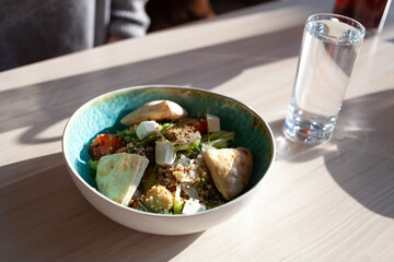 kinoa salad restaurant served