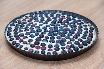 Obraz premium ciasto z borówkami i śmietaną