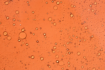 Fondo abstracto y acuoso con burbujas de color naranja. Recurso para cartelería y diseño