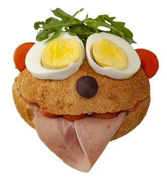 Lustiges Br&ouml;tchen mit einem Gesicht aus dem Belag - isoliert