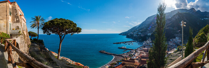 Glimp van het beroemde Amalfi, de parel van de kust van Amalfi