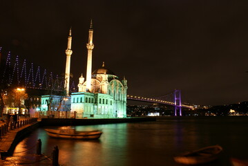 Fototapeta na wymiar Istanbul Büyük Mecidiye Mosque at night, Ortakoy Mosque