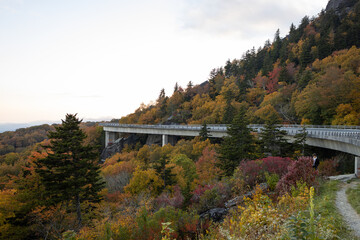 Fototapeta na wymiar Linn Cove Viaduct in the Mountains of North Carolina in the Fall