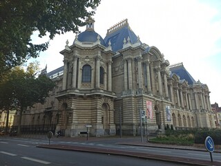 Obraz premium Lille, October 2022: Magnificent facades of the buildings of Lille, the capital of Flanders - Historic Monument : Museum of Fine Arts 