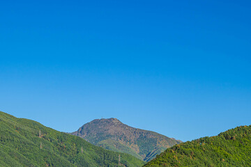 Naklejka premium 山間から見える美ヶ原 松本市