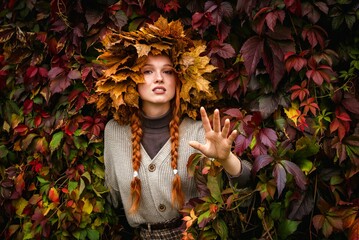Portrait girl in leaves