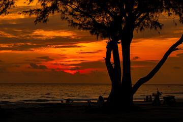 Krajobraz morski. Zachód słońca i plaża, Tajlandia   