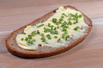 Butterbrot mit Schnittlauch