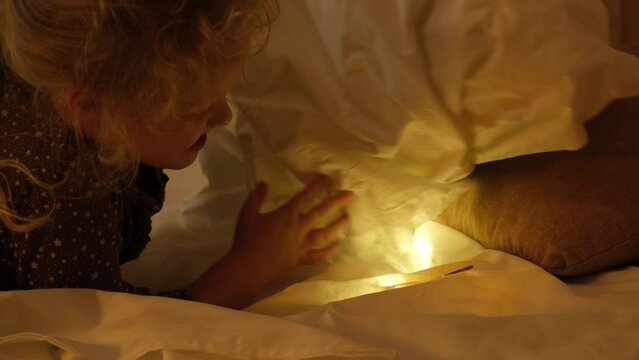 a 6-year-old girl wakes up and sees a magical light under her pillow, a coin from the tooth fairy, magic for a baby, falling teeth