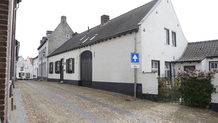 Fototapeta na wymiar Historisches Zentrum von Thorn, Weiße Stadt an der Maas, Niederlande