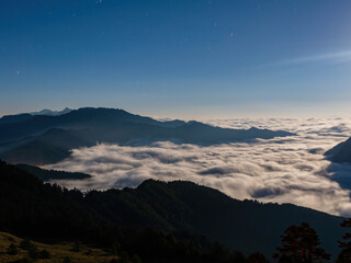 Fototapeta premium Moonlight beautiful landscape of Sea of clouds over Hehuanshan